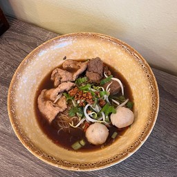 ก๋วยเตี๋ยวหมูตุ๋น