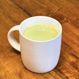 นมสดชาเขียว ร้อน