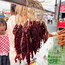 ทอดฉ่ำ นายต้นหมูพวง (ตลาดโต้รุ้ง)