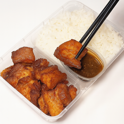 ข้าวหมู3ชั้นทอด (หมู160กรัม)+น้ำจิ้มแจ่วรสเด็ด