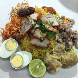 บะหมี่เกี๊ยวหมูแดงโบราณแห้งพิเศษ