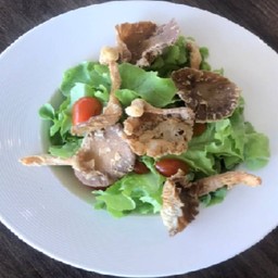 สลัดเห็ดทอด
