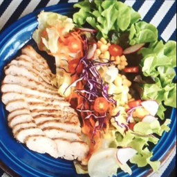 สลัด อกไก่ย่าง