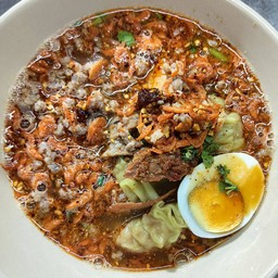 เกี๊ยวน้ำหมูแดง+หมูกรอบโบราณน้ำพิเศษ