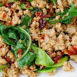 ข้าว ผัดพริกสดใบโหระพา