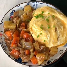 แกงกระหรี่ไข่ข้นราดข้าว