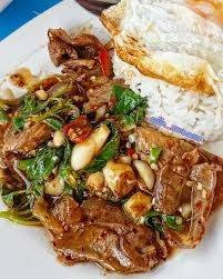 กระเพราน่องลายราดข้าว