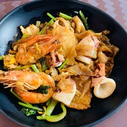 เส้นใหญ่ผัดซีอิ๊วทะเล