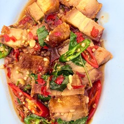 กะเพราหมูกรอบ Jumbo