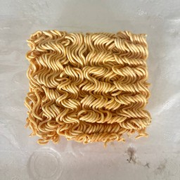 เส้นมาม่า