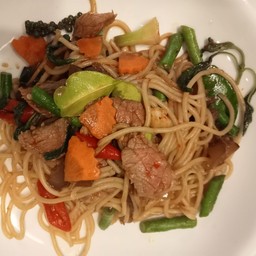 สปาเก็ตตี้ขี้เมาเนื้อชิ้น