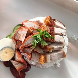 ข้าวหมูแดง+หมูกรอบพิเศษ
