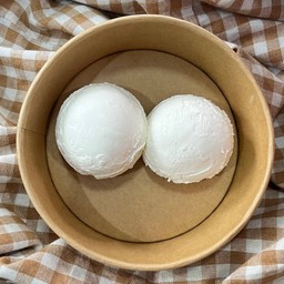 กรีกโยเกิร์ต 2 สกูป พร้อมน้ำผึ้งและกราโนล่า