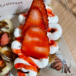 ครอฟเฟิลสตรอว์เบอร์รีแอนท์ครีม