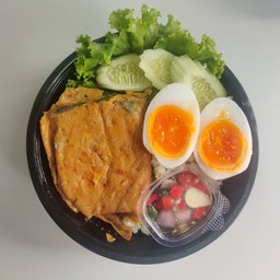 ข้าวห่อหมกปลาอินทรีย์ ไข่เป็ดยางมะตูม พริกน้ำปลา 3 รส