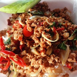 กะเพรา พริกแห้ง หมูสับ