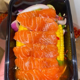 ยำแซลมอน ข้าวโพด