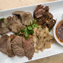 ซินซิน ก๋วยเตี๋ยวเรืออยุธยา หนองบัวลำภู