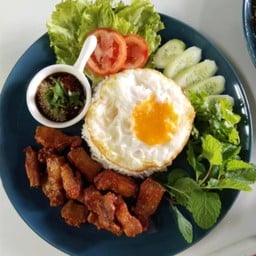 ข้าวสามชั้นทอดน้ำปลา&ไข่ดาว