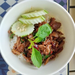 ข้าวกระเพราหมูชิ้น