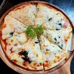 พิซซ่าผักโขมเบคอนชีสใหญ่