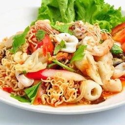 ยำมาม่าทะเลรวม