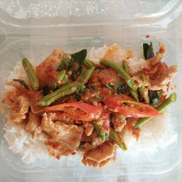 ข้าวผัดพริกแกง