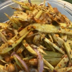 ส้มโอทรงเครื่อง  ยำมะม่วง ผลไม้สดพร้อมทาน