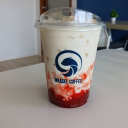 นมสดสตรอว์เบอรี่เย็น