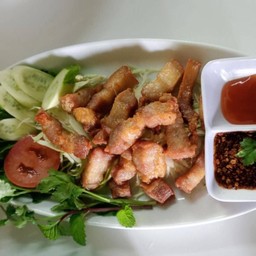 สามชั้นทอดน้ำปลา