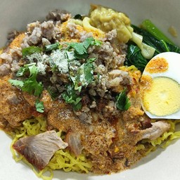 บะหมี่เกี๊ยวหมูแดง+หมูกรอบต้มยำแห้งพิเศษ