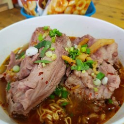 เส้นหมี่น้ำใสกระดูกหมู