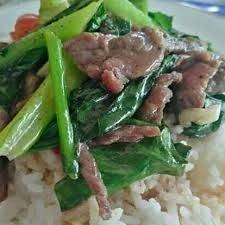 ผัดคะน้าเนื้อราดข้าว