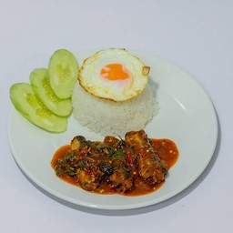 กะเพราปลาป๋องฟรีไข่ดาว