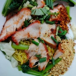 ร้านราชาบะหมี่เกี๊ยว หมูแดง (ปากซอยสมเด็จพระปิ่นเกล้า17)
