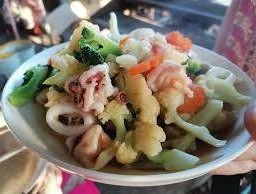 ผัดผักรวมปลาหมึก