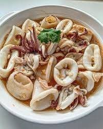 ผัดน้ำมันหอยปลาหมึกราดข้าว