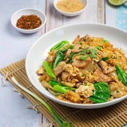 ก๋วยเตี๋ยวไก่ตุ๋นมะระ อาหารตามสั่ง byต๊อก หลังศาล