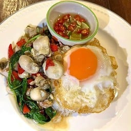 ย่าเล็ก ผัดไท หอยทอด ทาวน์อินทาวน์