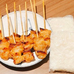 หมูปิ้ง 1 ชุด (10 ไม้ ข้าวเหนียว 2 )