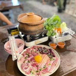 ชุดหมูจุ่มสำหรับ1-2ท่าน(ชุดหมู+ชุดผัก+น้ำจิ้มสุกี้+น้ำชุป)