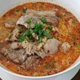 ก๋วยจั๊บญวญต้มยำน้ำข้นกระดูกหมู