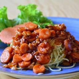 สปาเก็ตตี้ ซอสมะเขือเทศ หมูสับ&ใส้กรอก
