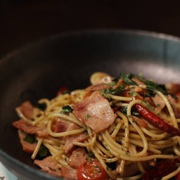 พาสต้าเบค่อนพริกแห้ง