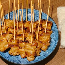 หมูปิ้ง 1 ชุด(20 ไม้ ข้าวเหนียว4)
