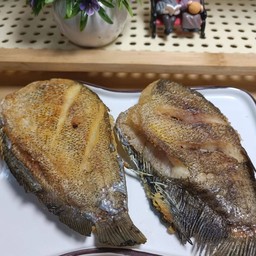 ชุดข้าวเหนียวปลาสลิดบางบ่อทอด 2 ตัว (ยกตัว)