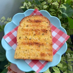 ปังเหมียวเนยกระเทียม