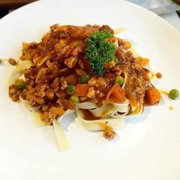 สปาเก็ตตี้ผัดซอสมะเขือเทศหมูสับ