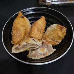 กะหรี่ปั๊บ ทอดใหม่ อร่อยมาก