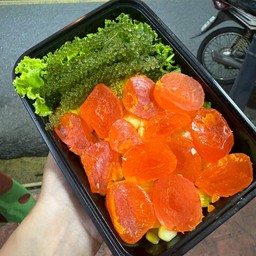 ยำไข่แดงเค็ม